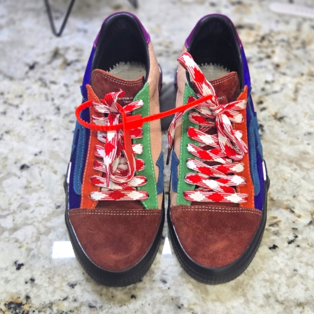 Off-White Vulcanized Low Top Sneakers